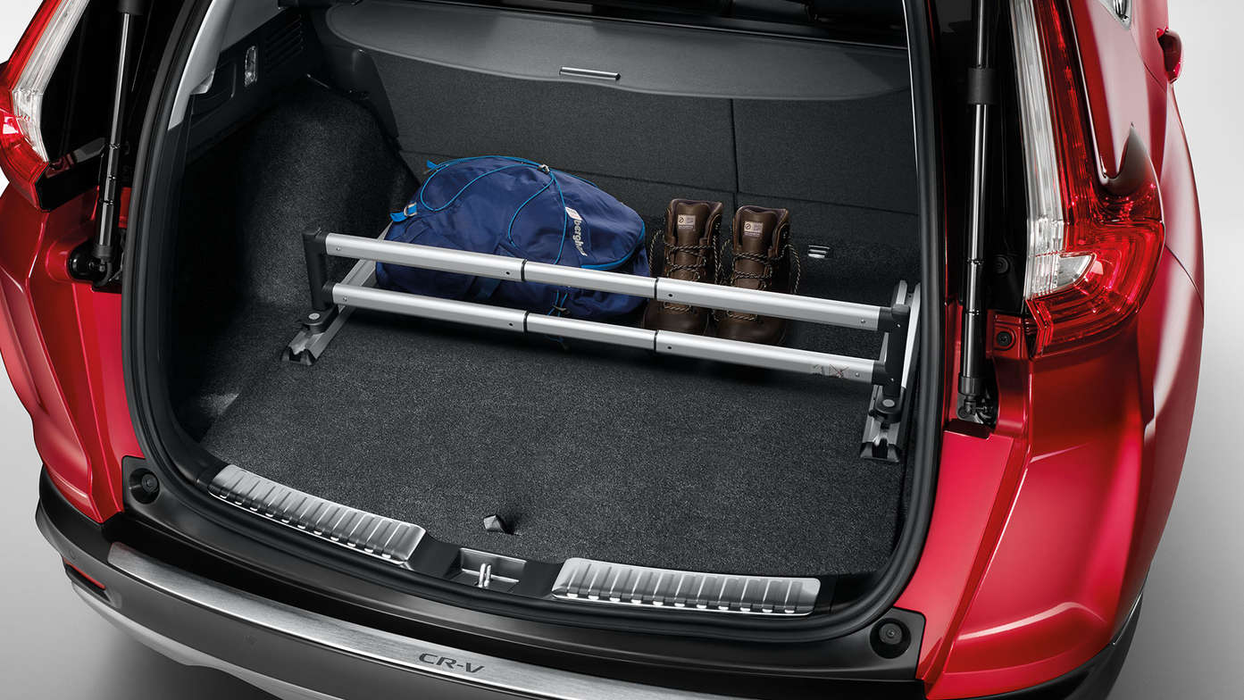 Zadný pohľad na model Honda CR-V Hybrid vybavený balíkom Cargo. 
