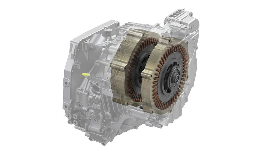 Detailný záber motora generátora hybridného systému a hnacích motorov. 