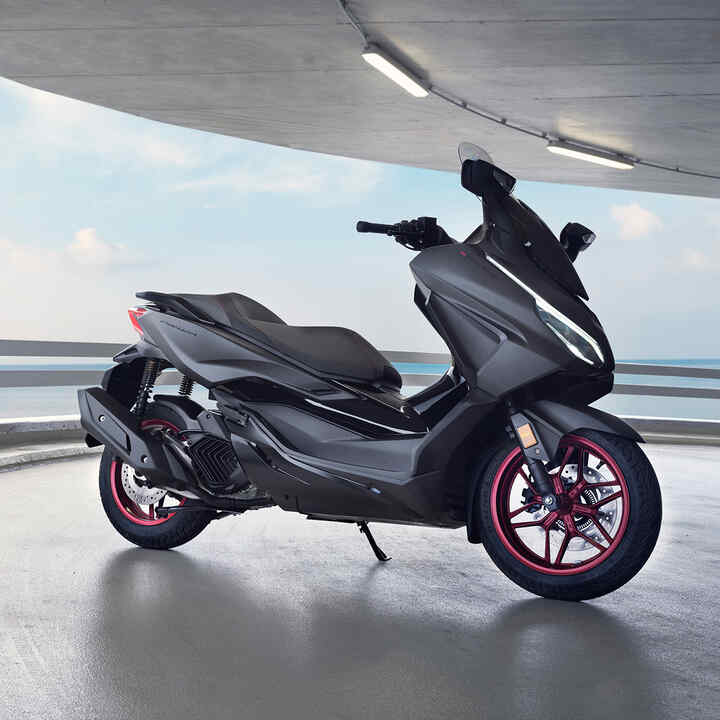 Forza 125 static
